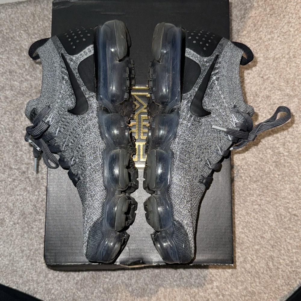 100% Authentic Nike Vapormax Sneakers - Picture 7 of 8